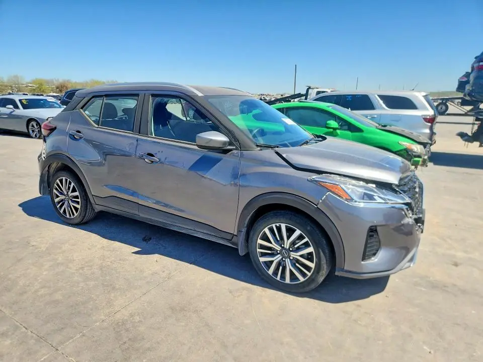 2023 NISSAN KICKS SV  
