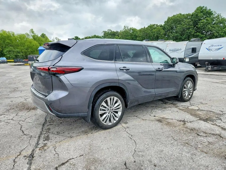 2024 TOYOTA HIGHLANDER PLATINUM  