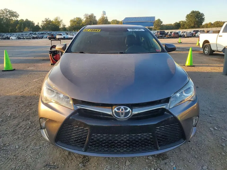 2015 TOYOTA CAMRY SE  