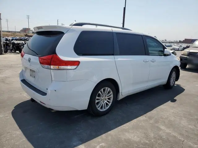 2012 TOYOTA SIENNA XLE  