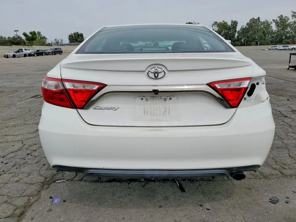 2016 TOYOTA CAMRY SE  
