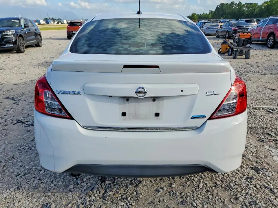 2015 NISSAN VERSA 1.6 SL  