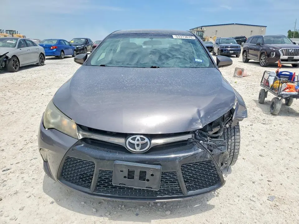 2016 TOYOTA CAMRY SE  