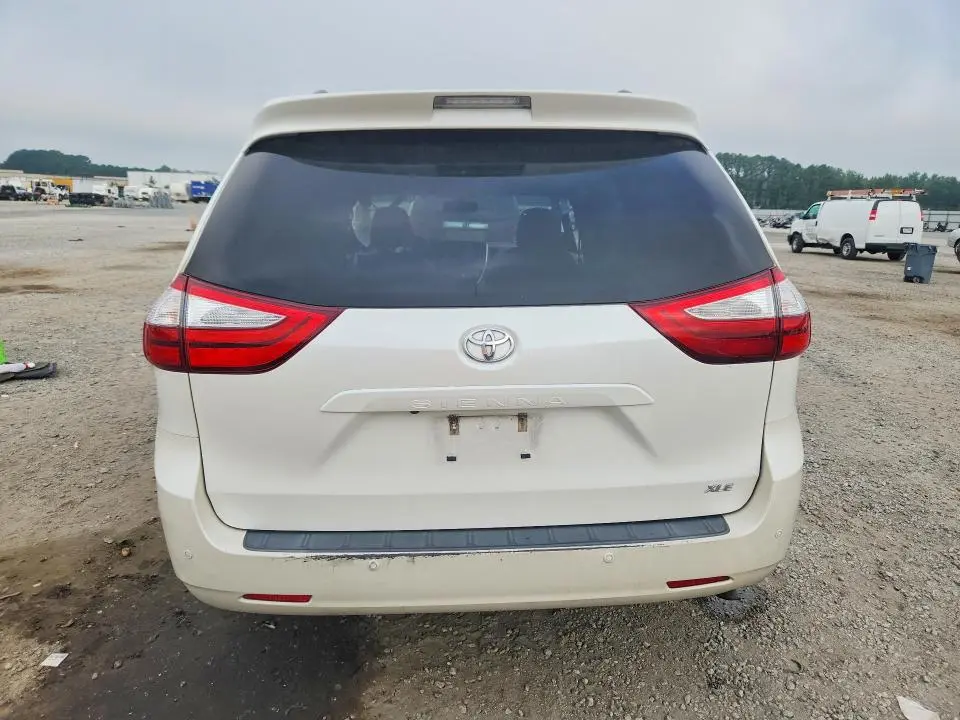 2016 TOYOTA SIENNA XLE 8-PASSENGER  