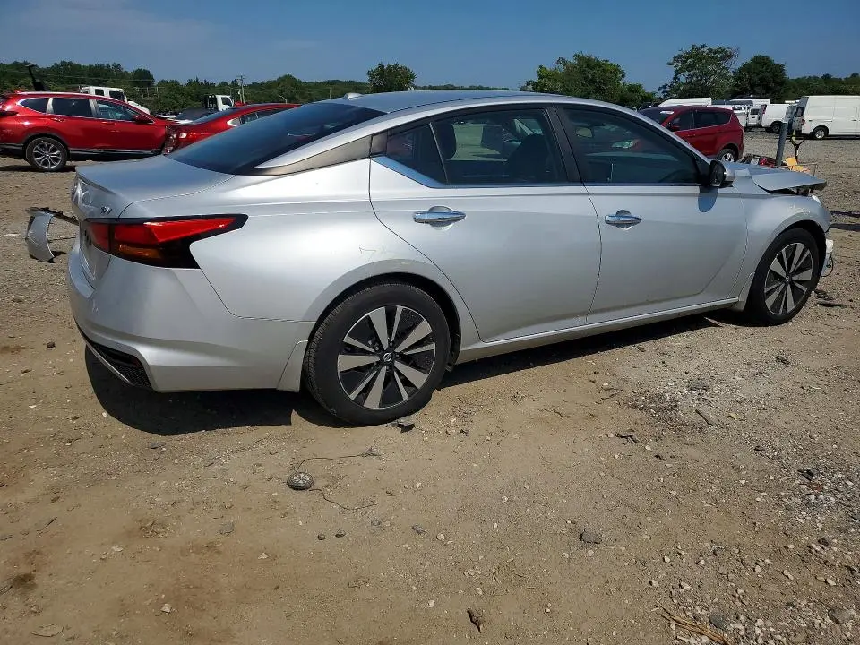 2022 NISSAN ALTIMA SV  
