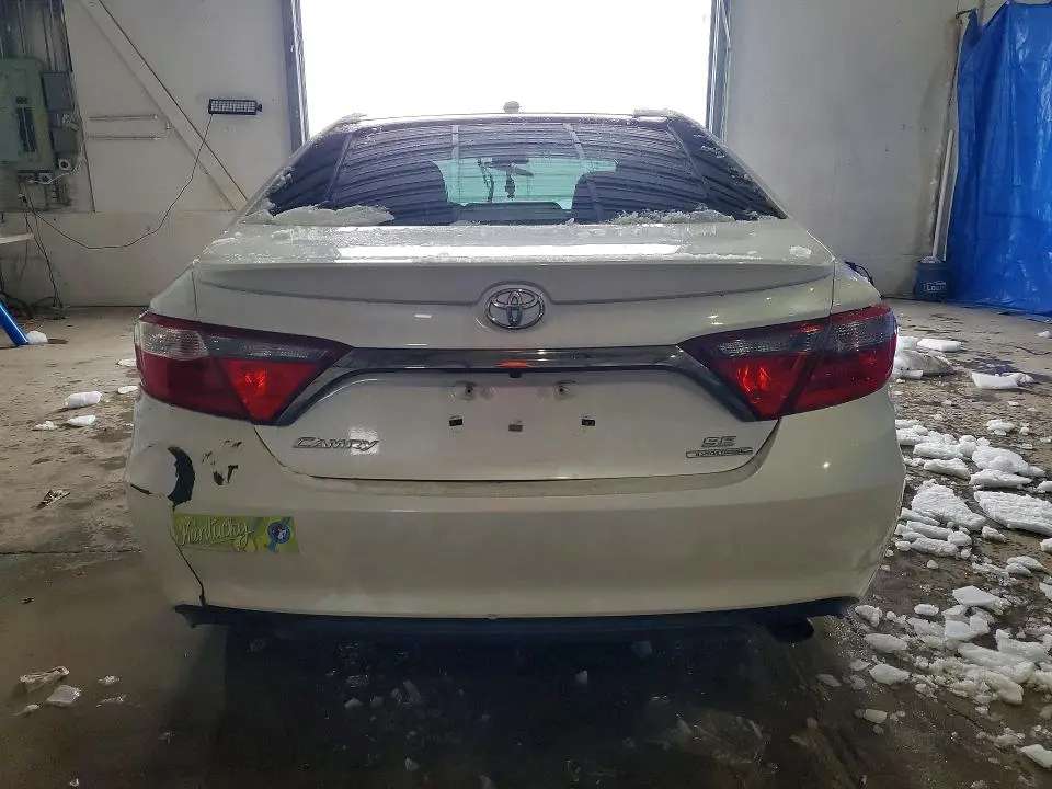 2016 TOYOTA CAMRY LE  