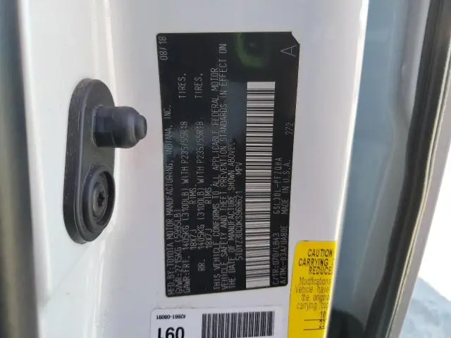 2019 TOYOTA SIENNA XLE