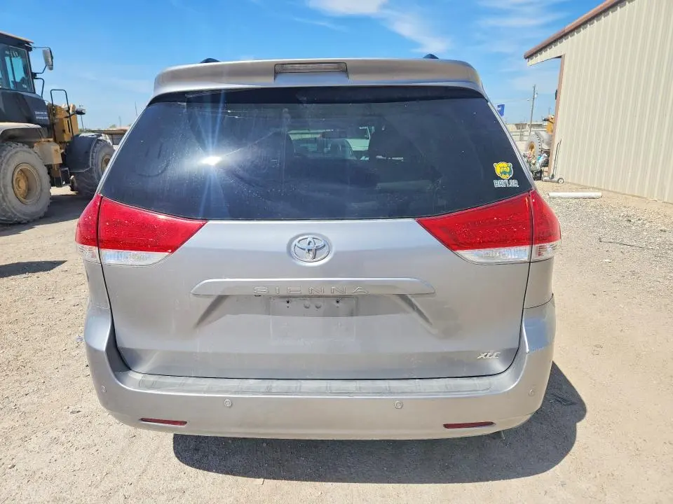 2013 TOYOTA SIENNA XLE 8-PASSENGER  