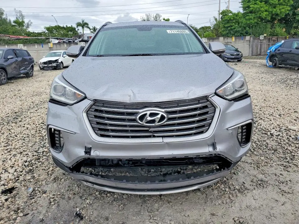 2017 HYUNDAI SANTA FE SE  