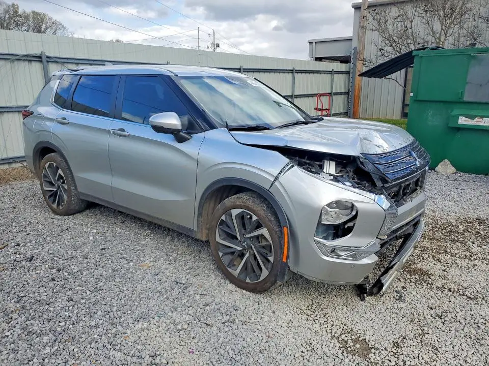 2024 MITSUBISHI OUTLANDER SE  