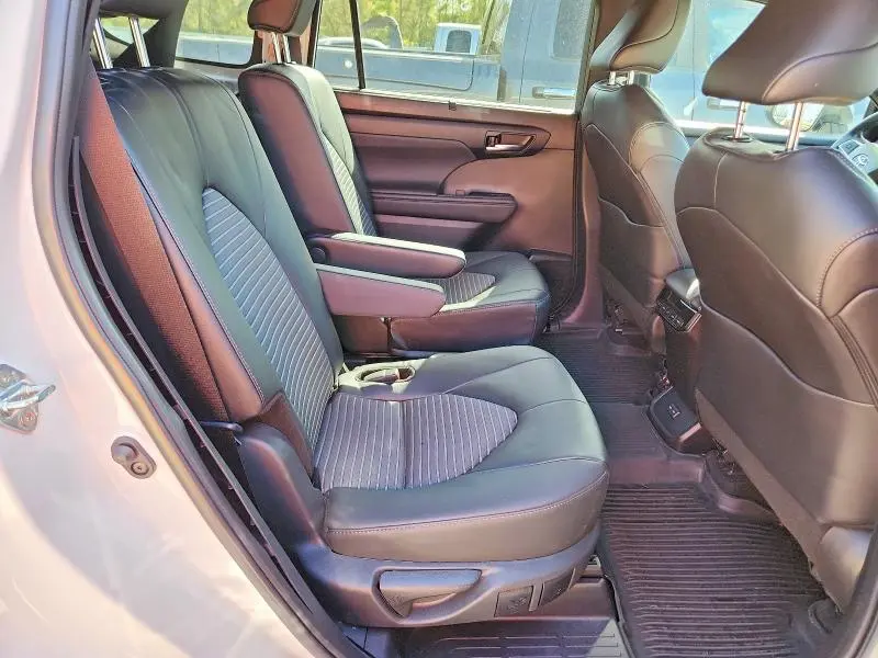 2024 TOYOTA HIGHLANDER XSE  