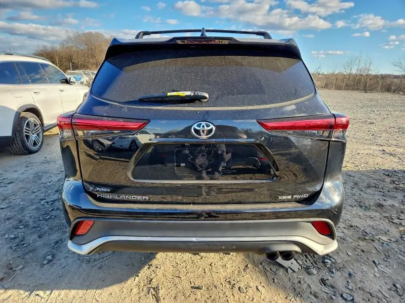 2021 TOYOTA HIGHLANDER XSE  