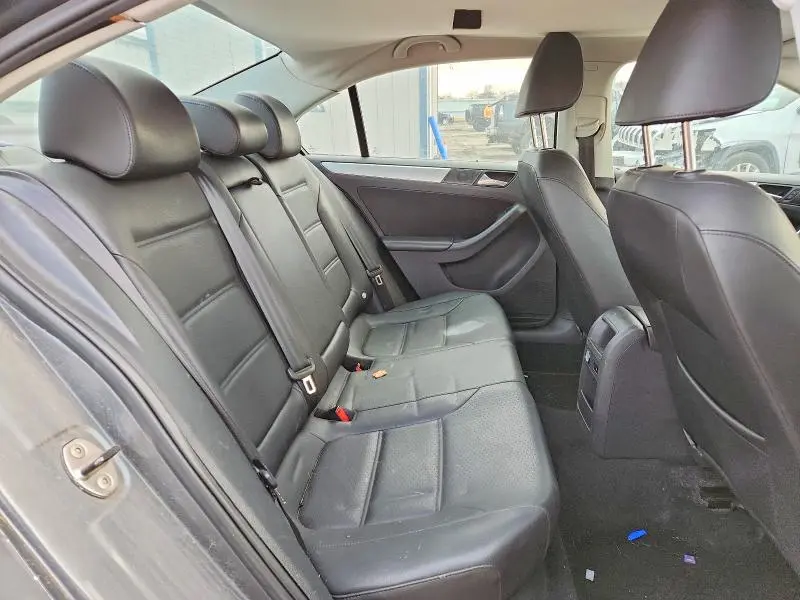 2013 VOLKSWAGEN JETTA SE  