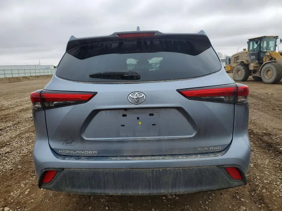2021 TOYOTA HIGHLANDER XLE  