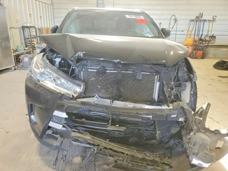 2019 TOYOTA HIGHLANDER SE  