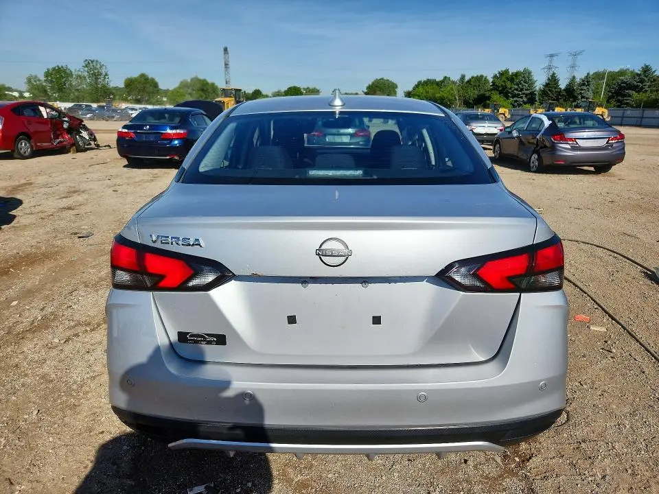 2025 NISSAN VERSA SV  