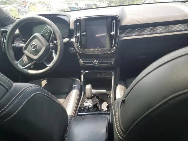 2020 VOLVO XC40 T5 R-DESIGN  