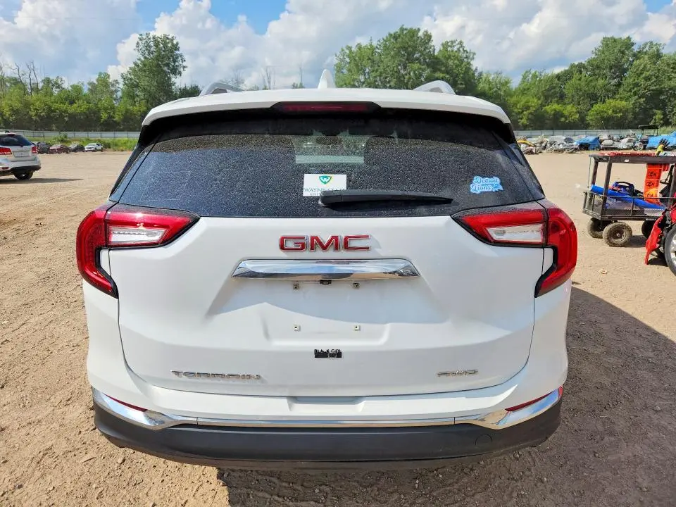2024 GMC TERRAIN SLT  