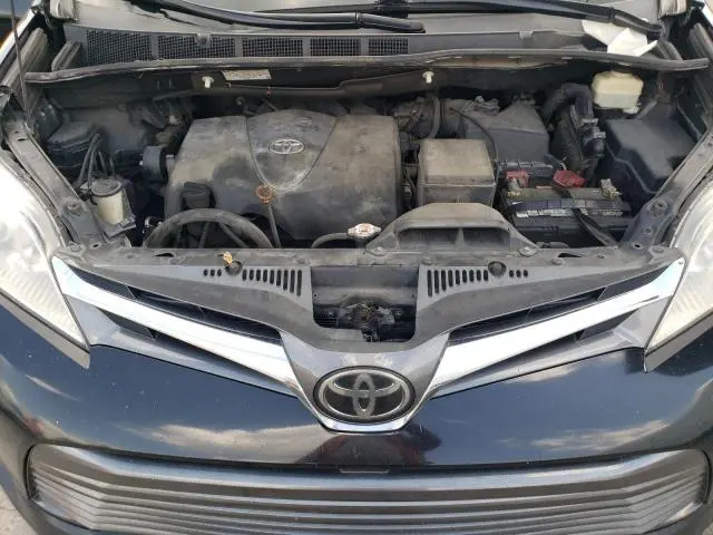 2018 TOYOTA SIENNA XLE  