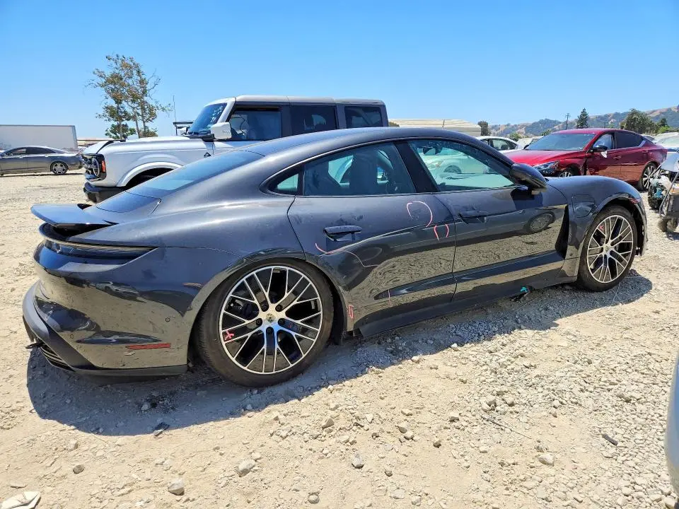 2021 PORSCHE TAYCAN   