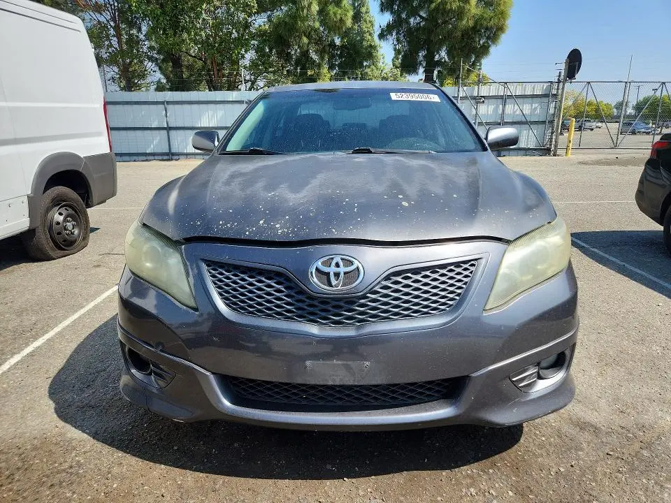 2011 TOYOTA CAMRY SE  