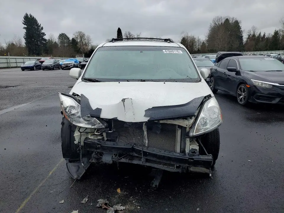 2010 TOYOTA SIENNA XLE  