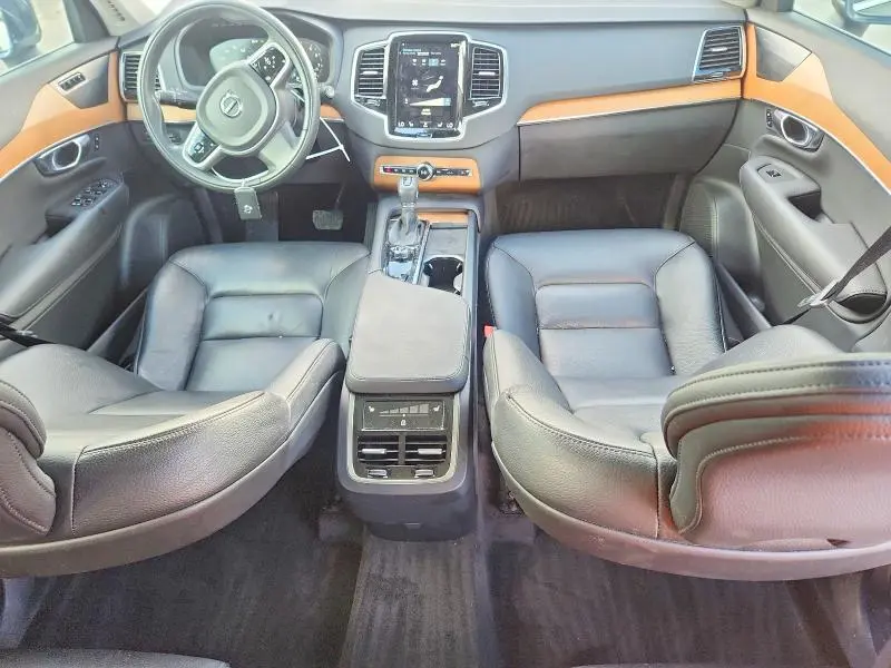 2022 VOLVO XC90 T6 MOMENTUM  