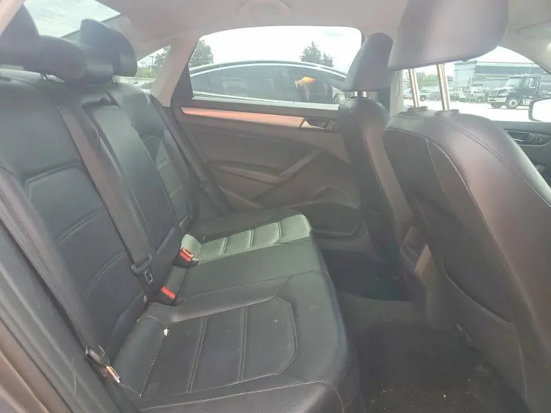 2015 VOLKSWAGEN PASSAT S  