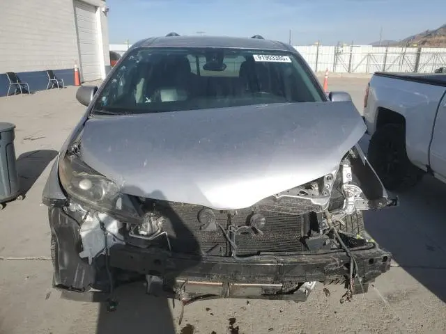 2018 TOYOTA SIENNA SE  