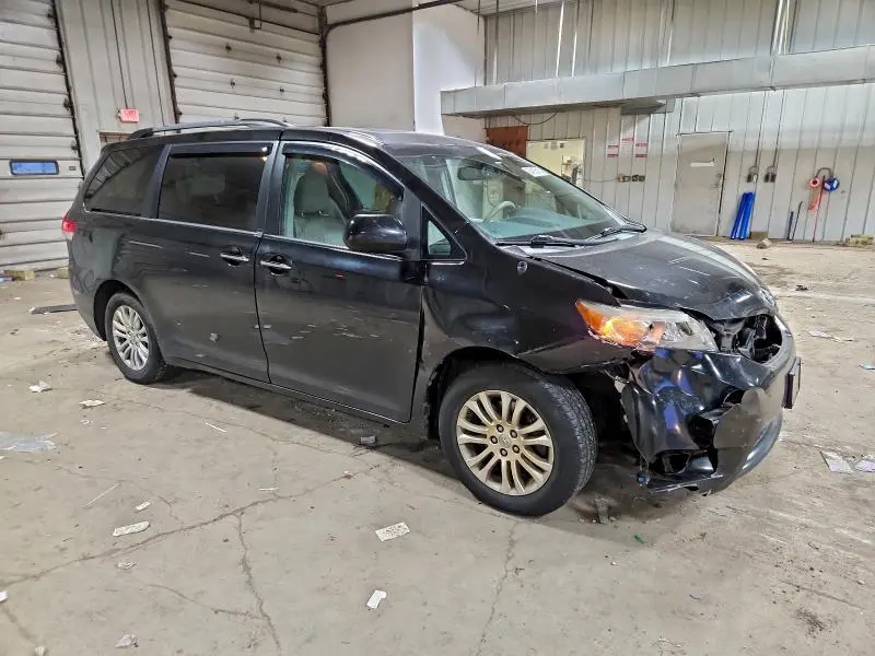 2014 TOYOTA SIENNA XLE  
