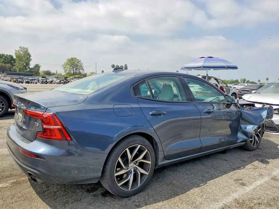 2020 VOLVO S60 T5 MOMENTUM  