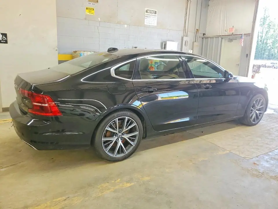 2018 VOLVO S90 T6 MOMENTUM  