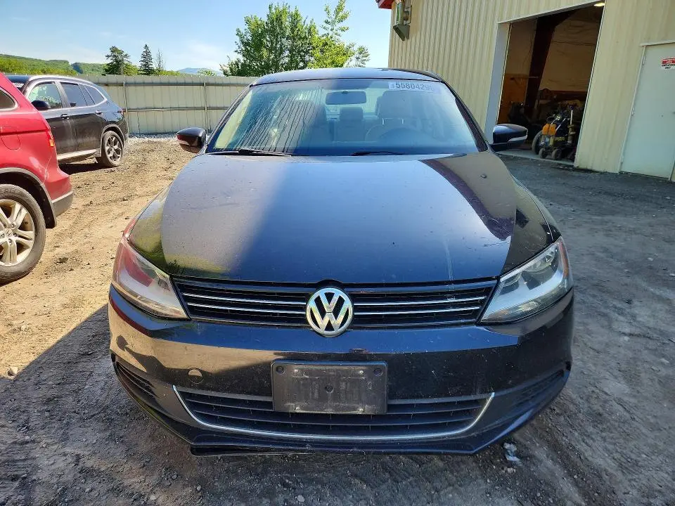 2013 VOLKSWAGEN JETTA SE  
