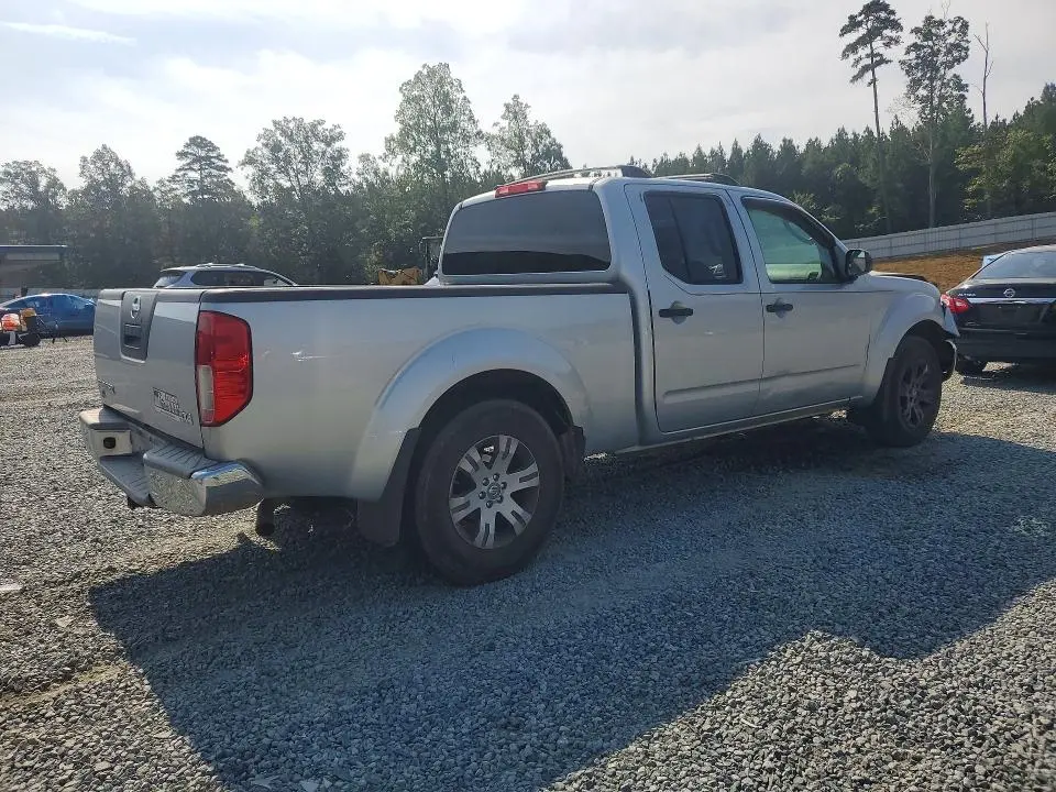 2010 NISSAN FRONTIER SE V6  