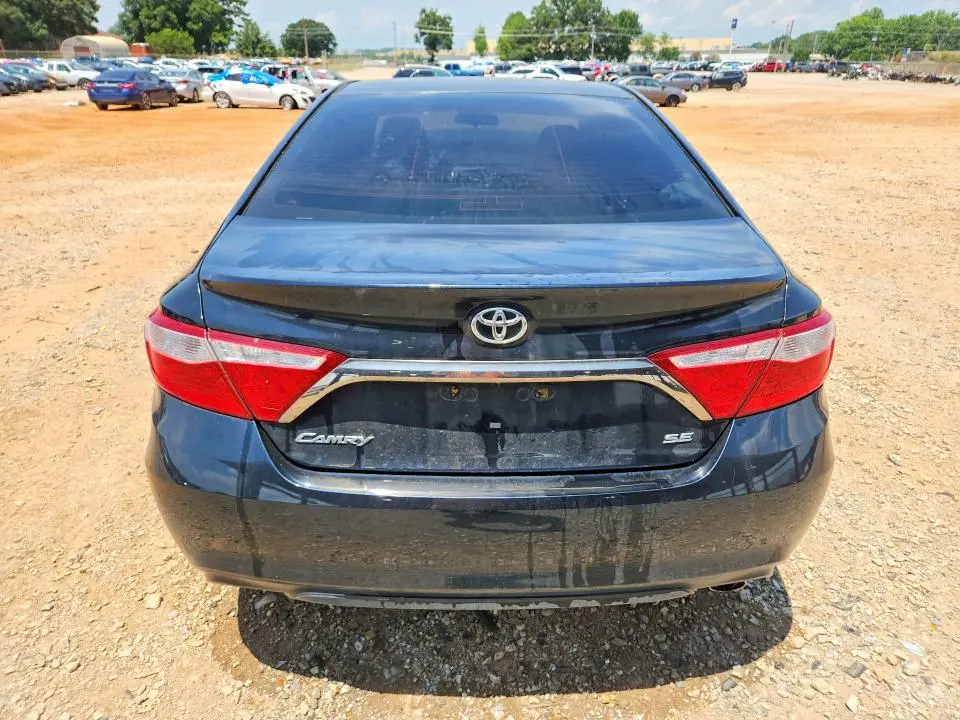 2016 TOYOTA CAMRY SE  