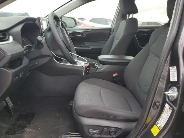 2021 TOYOTA RAV4 XLE  