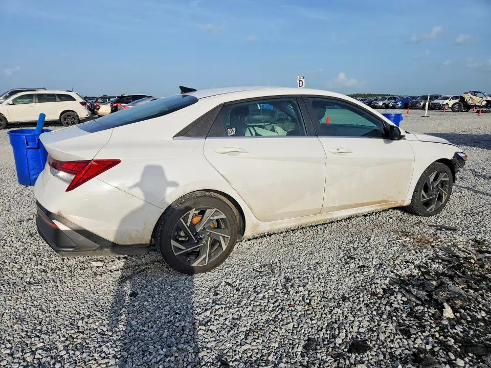 2025 HYUNDAI ELANTRA SEL  