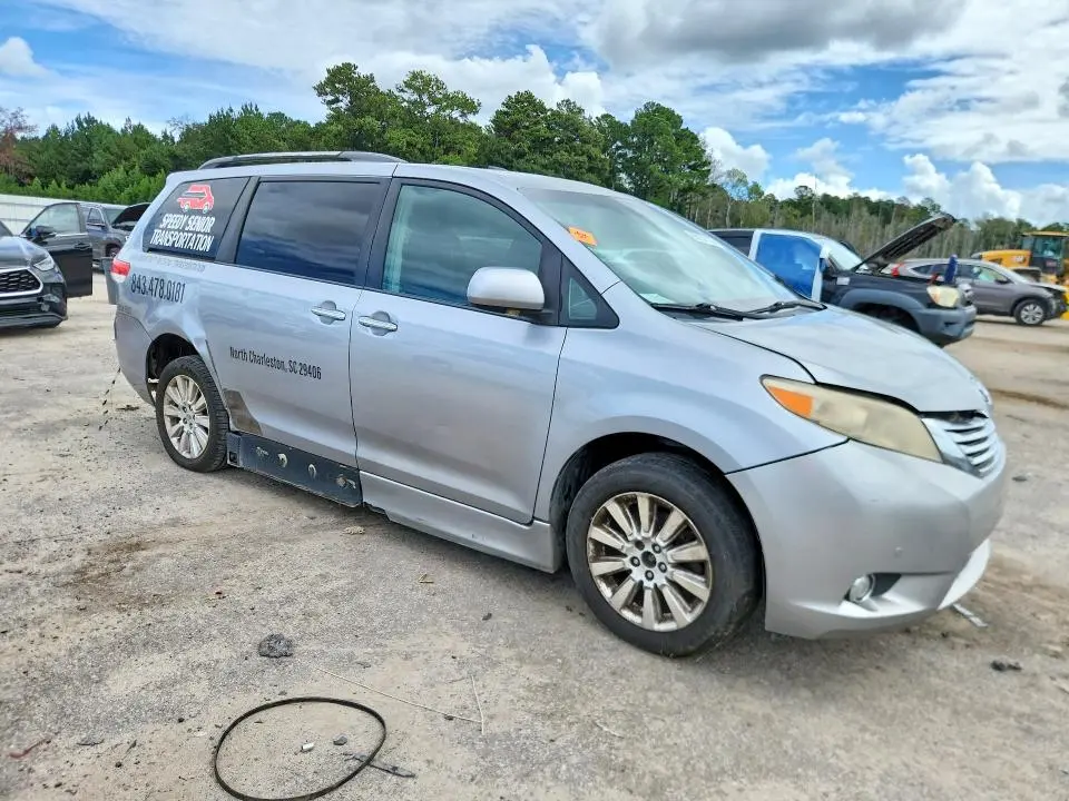 2011 TOYOTA SIENNA LIMITED 7-PASSENGER  