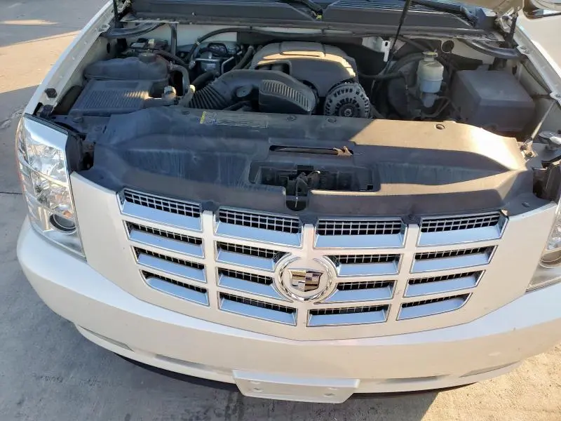 2011 CADILLAC ESCALADE LUXURY  