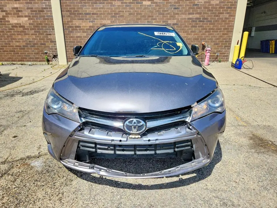 2017 TOYOTA CAMRY SE  