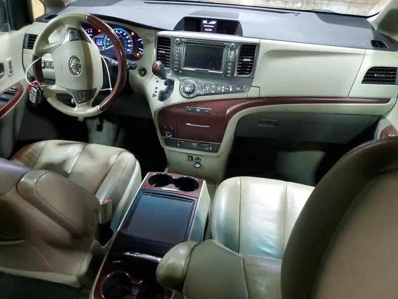 2013 TOYOTA SIENNA LIMITED 7-PASSENGER  