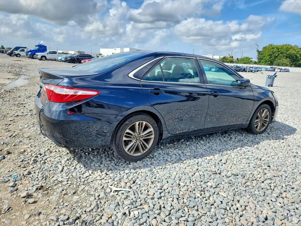 2016 TOYOTA CAMRY SE  