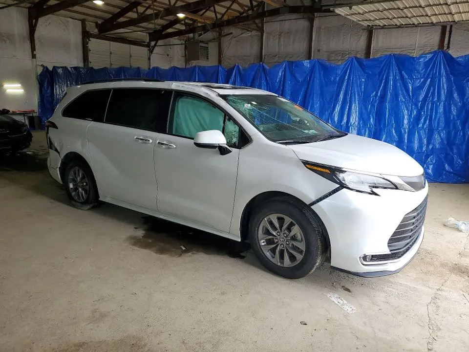 2024 TOYOTA SIENNA XLE 7-PASSENGER  