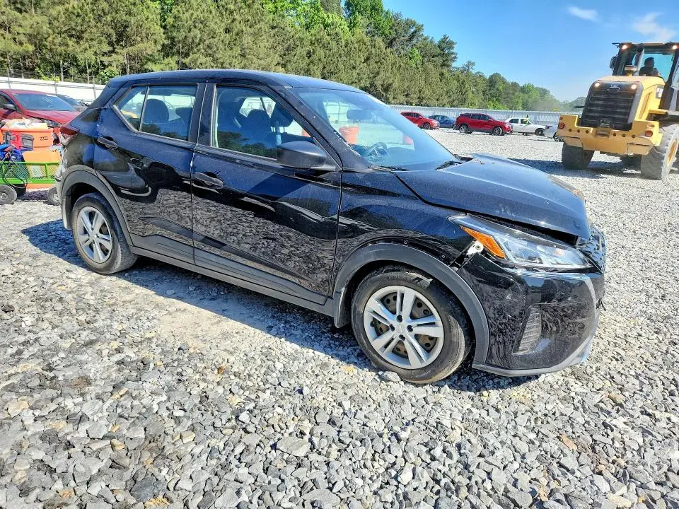 2021 NISSAN KICKS S  