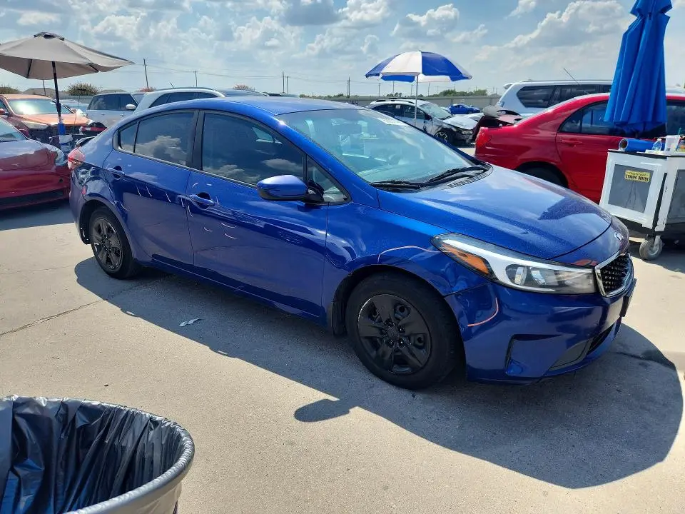 2017 KIA FORTE LX  