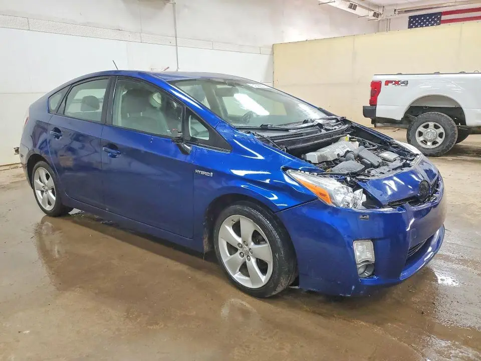 2010 TOYOTA PRIUS V  