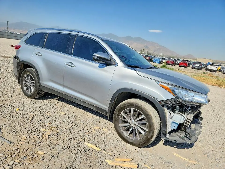 2019 TOYOTA HIGHLANDER XLE  