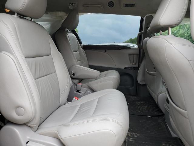 2018 TOYOTA SIENNA XLE