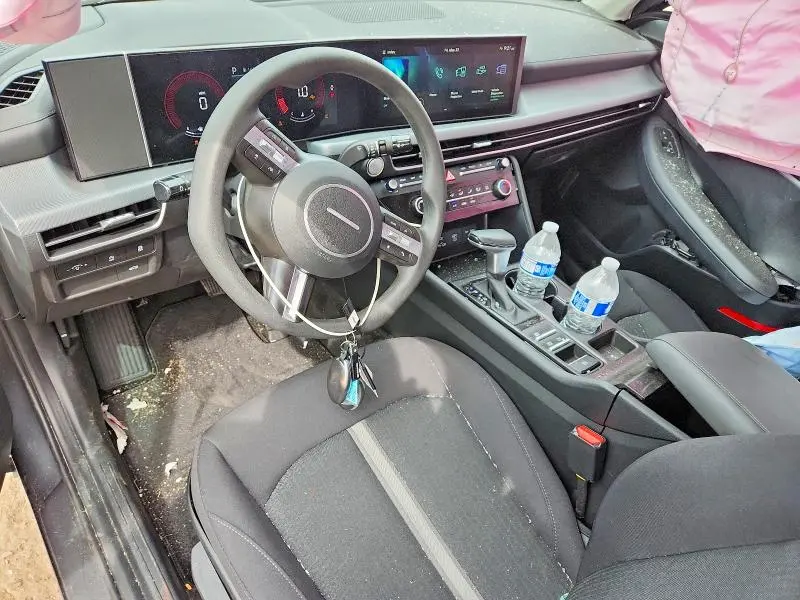 2025 HYUNDAI SONATA SE  