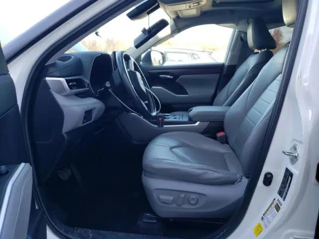 2021 TOYOTA HIGHLANDER XLE  